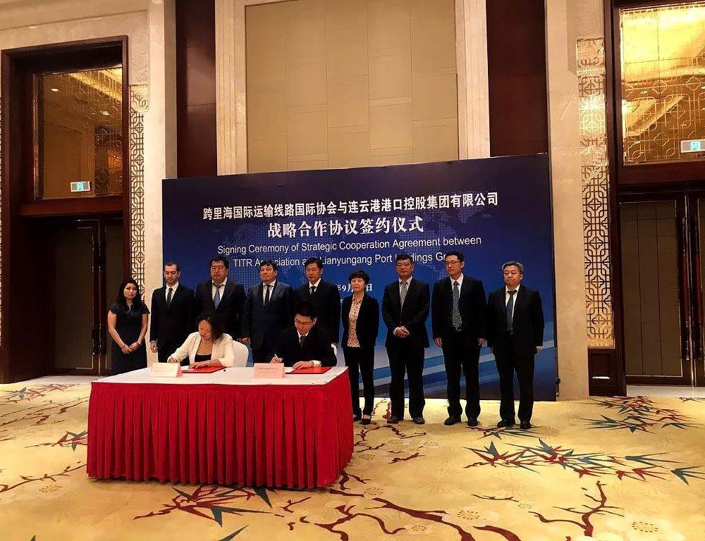 Порт Ляньюньган и Транскаспийский международный транспортный маршрут подписали соглашение о стратегическом сотрудничестве