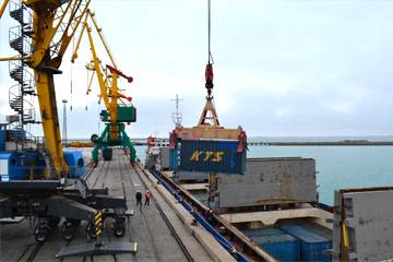 定期集装箱支线船运输沿跨里海国际运输线路（中间走廊）在里海启动
